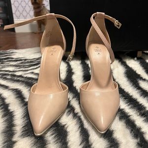 closed toe heels